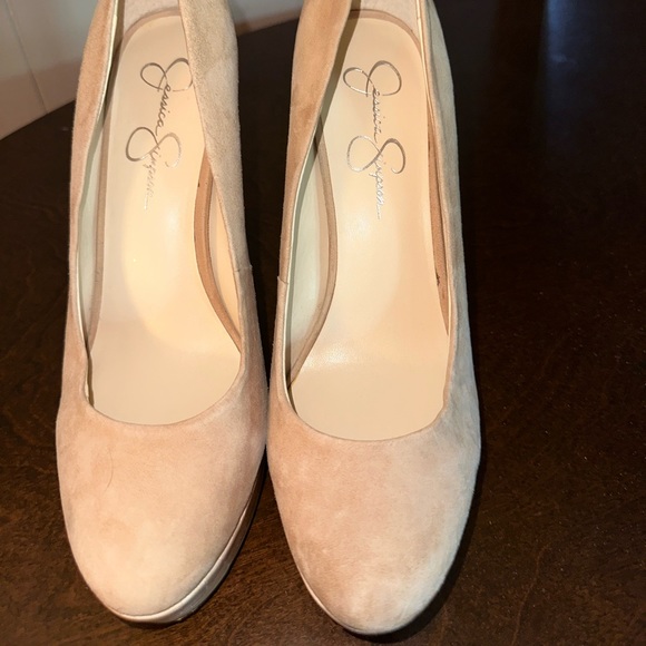 Round toe Jessica Simpson pumps - Picture 1 of 4